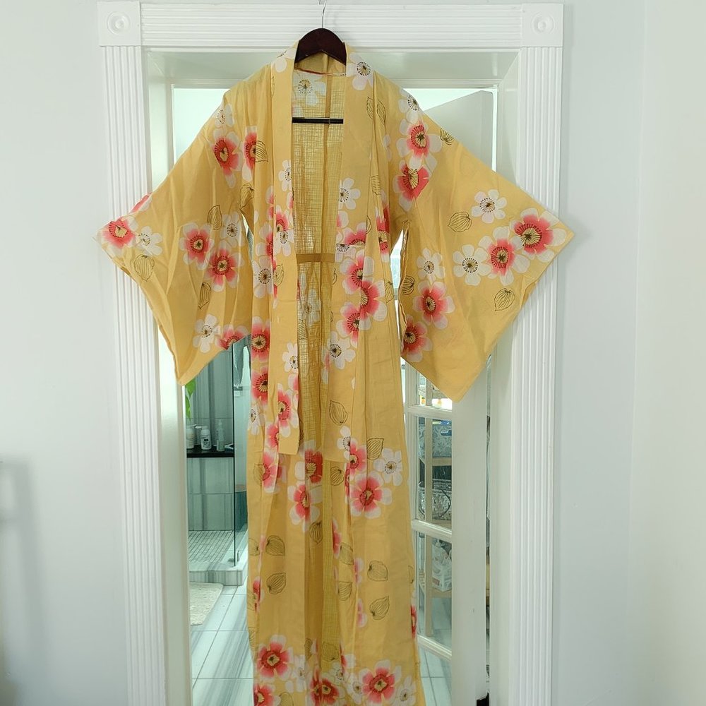 Authentic Women’s Japanese Floral Kimono Robe NWT, WFH gorgeously